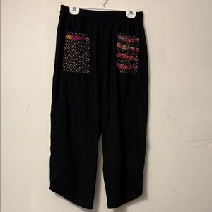 Mujer Black Pants with Colorful Pocket Accents